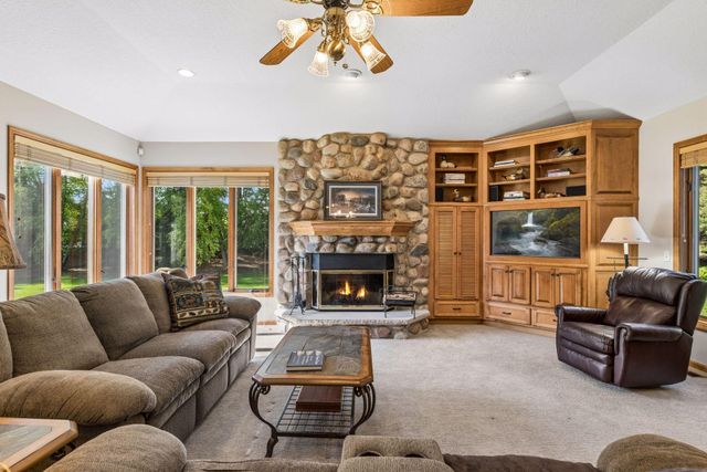 23 Scotch Pine Circle, Saint Paul, MN 55127
