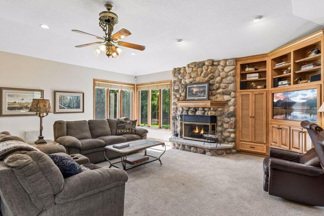 23 Scotch Pine Circle, Saint Paul, MN 55127