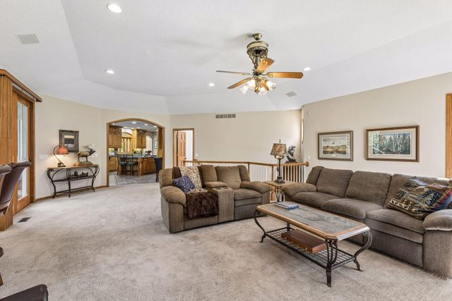 23 Scotch Pine Circle, Saint Paul, MN 55127