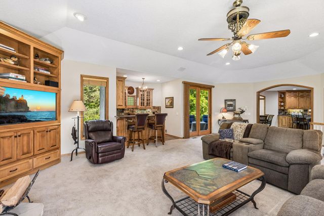 23 Scotch Pine Circle, Saint Paul, MN 55127