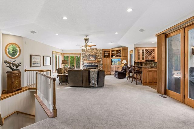 23 Scotch Pine Circle, Saint Paul, MN 55127