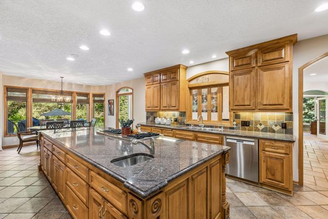 23 Scotch Pine Circle, Saint Paul, MN 55127