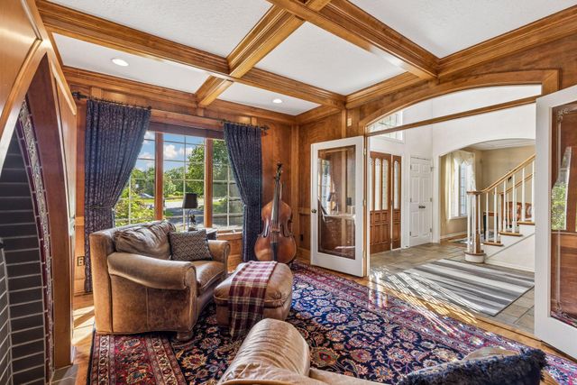 23 Scotch Pine Circle, Saint Paul, MN 55127