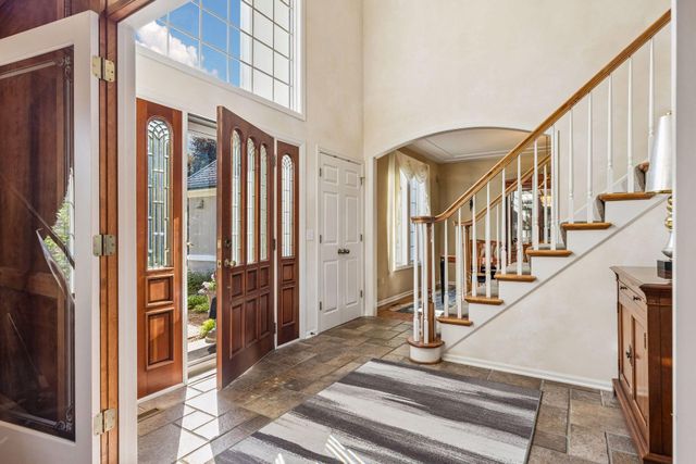 23 Scotch Pine Circle, Saint Paul, MN 55127