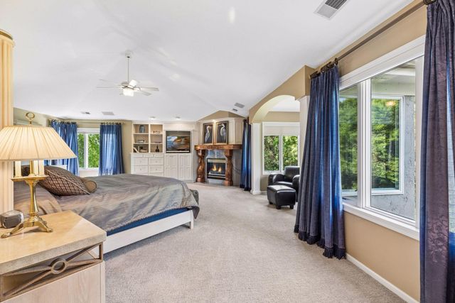 23 Scotch Pine Circle, Saint Paul, MN 55127