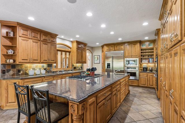 23 Scotch Pine Circle, Saint Paul, MN 55127