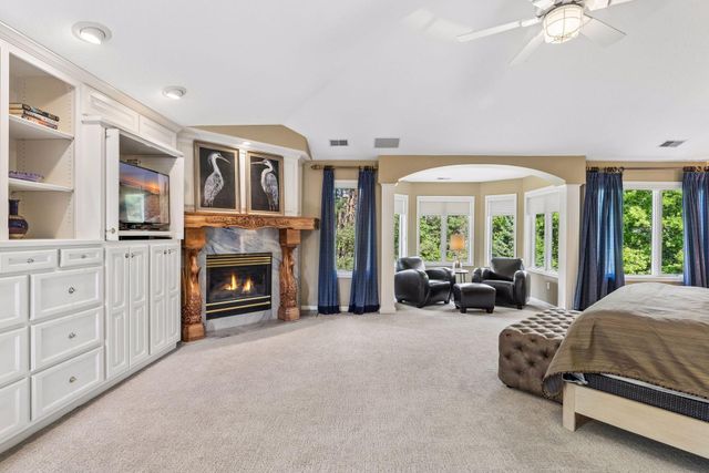 23 Scotch Pine Circle, Saint Paul, MN 55127