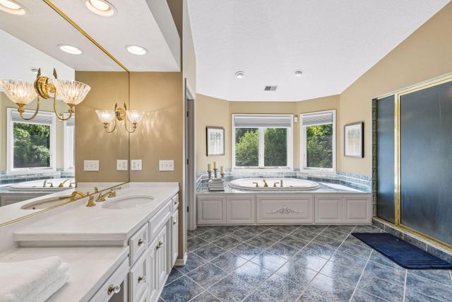23 Scotch Pine Circle, Saint Paul, MN 55127