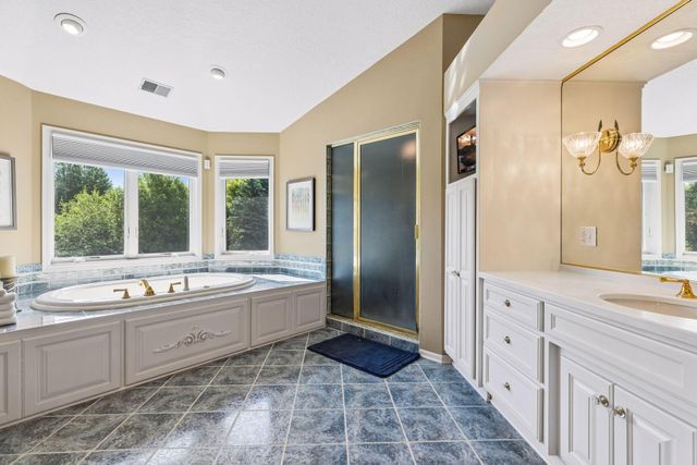 23 Scotch Pine Circle, Saint Paul, MN 55127
