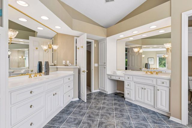 23 Scotch Pine Circle, Saint Paul, MN 55127