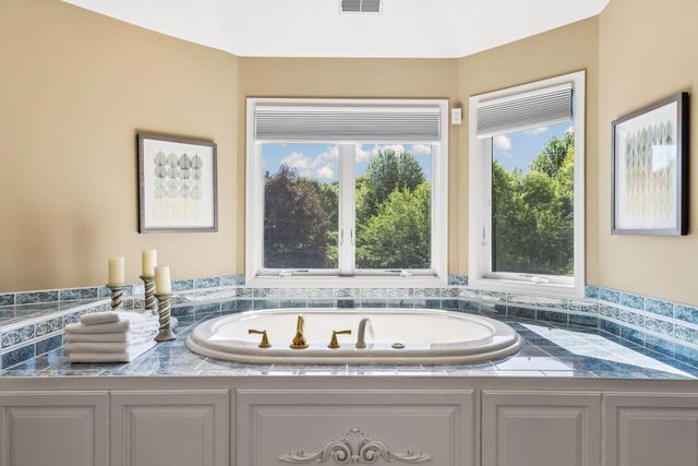23 Scotch Pine Circle, Saint Paul, MN 55127