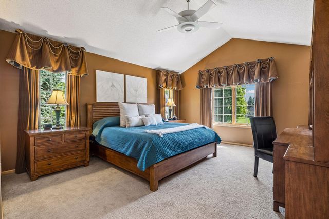 23 Scotch Pine Circle, Saint Paul, MN 55127