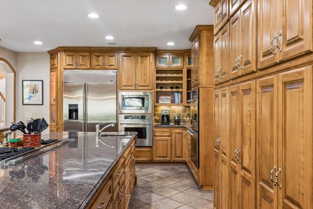 23 Scotch Pine Circle, Saint Paul, MN 55127