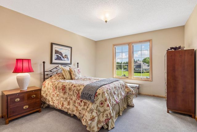 23 Scotch Pine Circle, Saint Paul, MN 55127