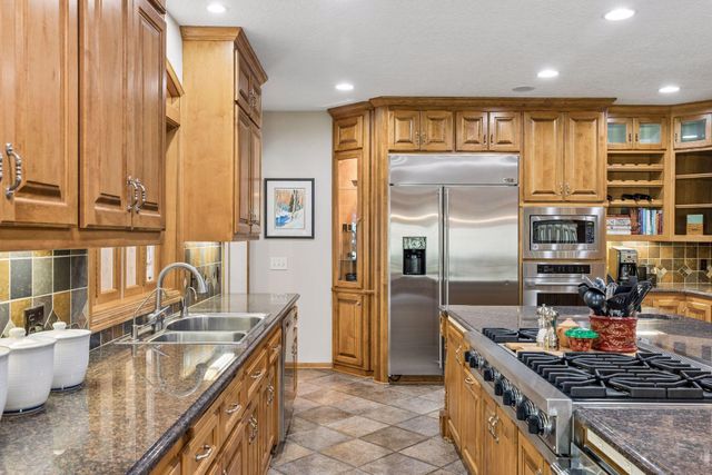 23 Scotch Pine Circle, Saint Paul, MN 55127