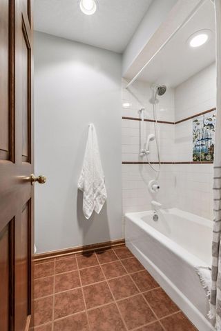 23 Scotch Pine Circle, Saint Paul, MN 55127