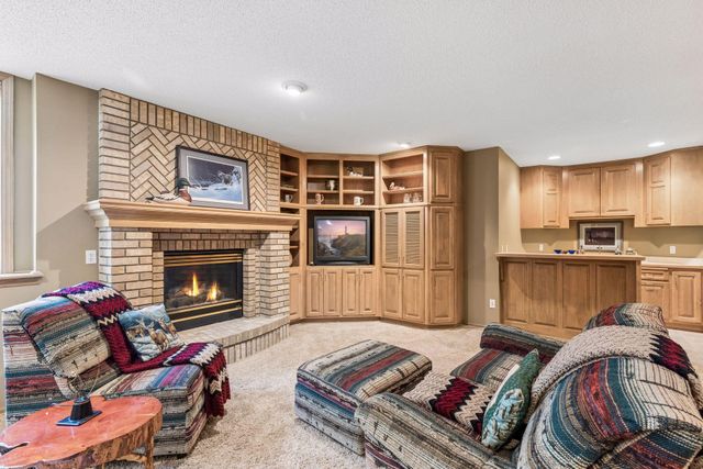 23 Scotch Pine Circle, Saint Paul, MN 55127