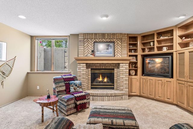 23 Scotch Pine Circle, Saint Paul, MN 55127