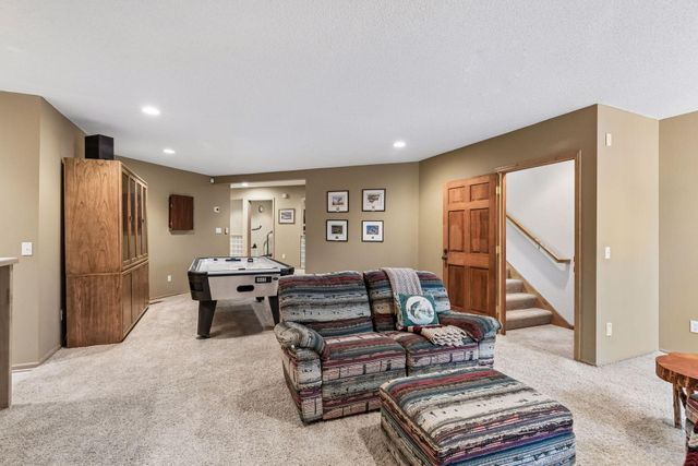 23 Scotch Pine Circle, Saint Paul, MN 55127