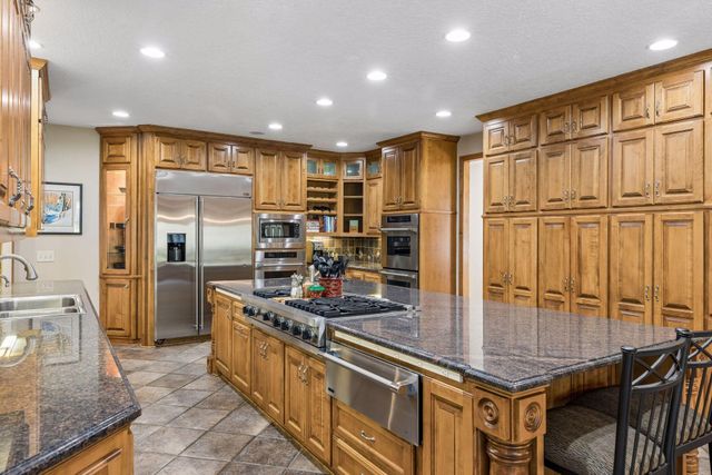 23 Scotch Pine Circle, Saint Paul, MN 55127