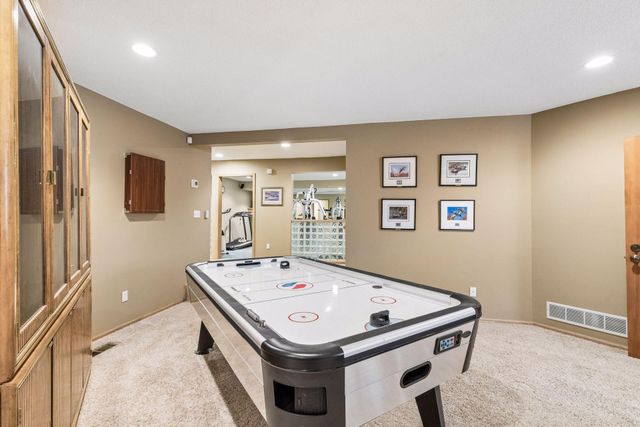23 Scotch Pine Circle, Saint Paul, MN 55127