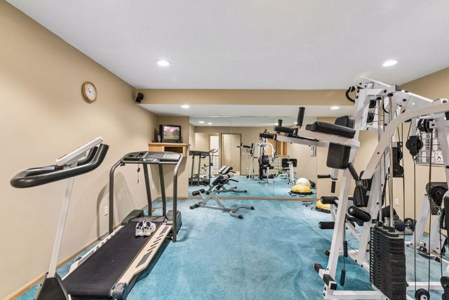 23 Scotch Pine Circle, Saint Paul, MN 55127
