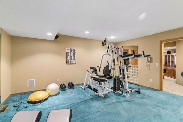 23 Scotch Pine Circle, Saint Paul, MN 55127