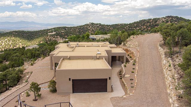 2704 Buffalo Lane, Santa Fe, NM 87501