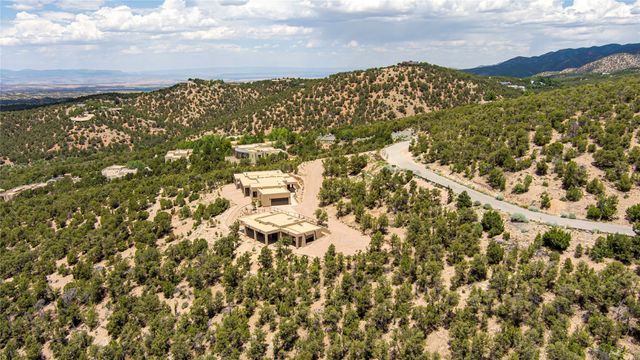 2704 Buffalo Lane, Santa Fe, NM 87501
