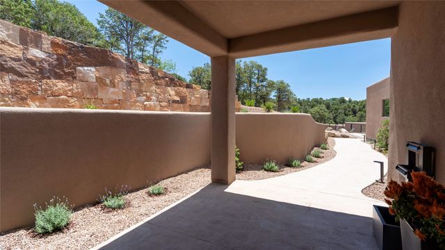 2704 Buffalo Lane, Santa Fe, NM 87501