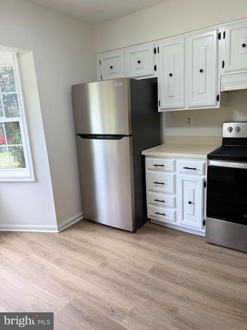 8915 GRANDHAVEN AVE, Upper Marlboro, MD 20772
