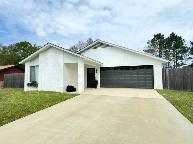 205 Yvonne Ln., Marshall, TX 75672