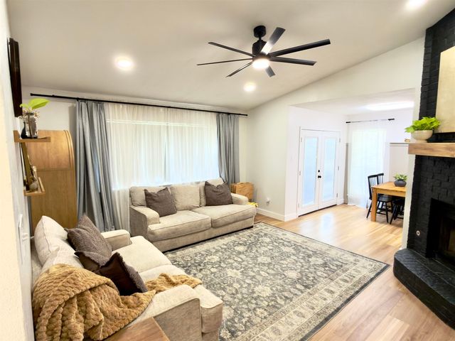 205 Yvonne Ln., Marshall, TX 75672