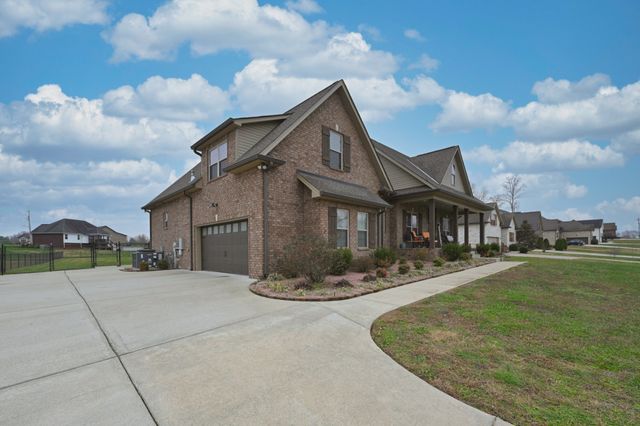 727A N Russell St, Portland, TN 37148