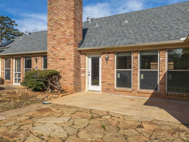 1218 Daffodil Ln., Longview, TX 75604