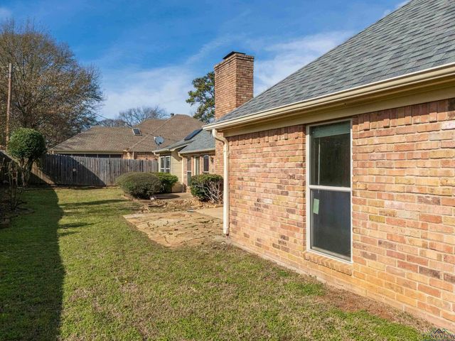1218 Daffodil Ln., Longview, TX 75604