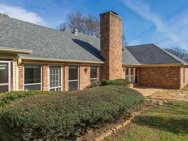 1218 Daffodil Ln., Longview, TX 75604