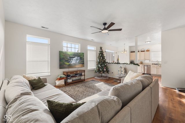 729 W Harriman Avenue, Bargersville, IN 46106