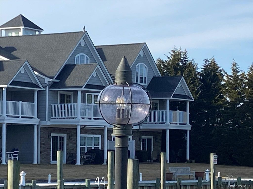 11 Nicole Court, Copiague, NY 11726