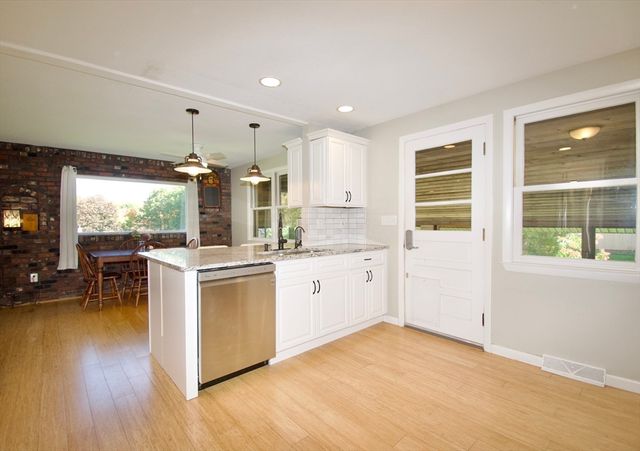 2 Barton St, Granby, MA 01033
