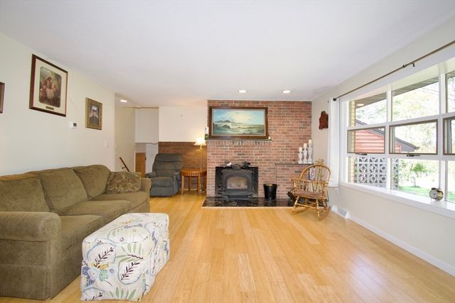 2 Barton St, Granby, MA 01033