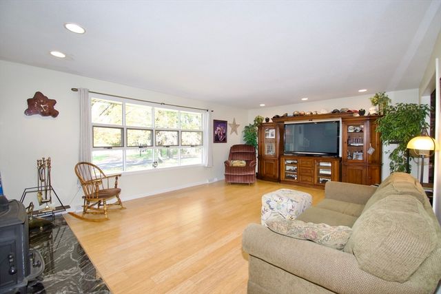 2 Barton St, Granby, MA 01033