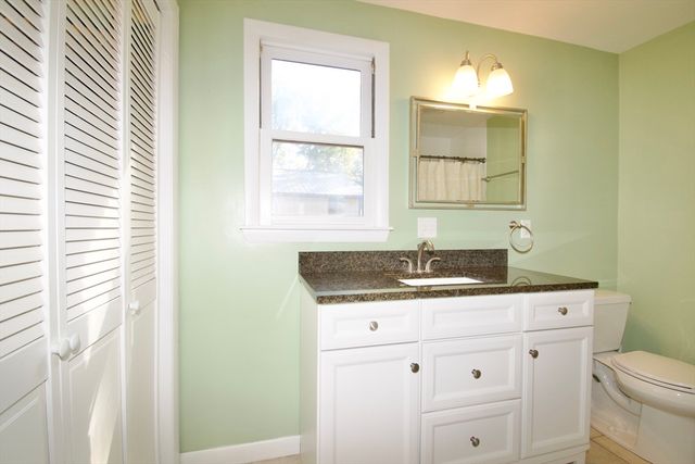 2 Barton St, Granby, MA 01033