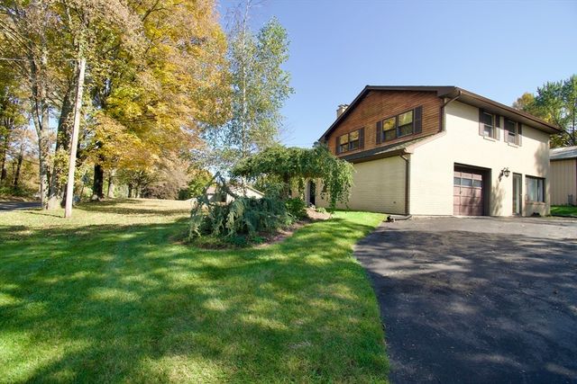2 Barton St, Granby, MA 01033