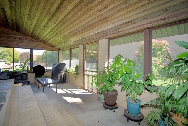 2 Barton St, Granby, MA 01033