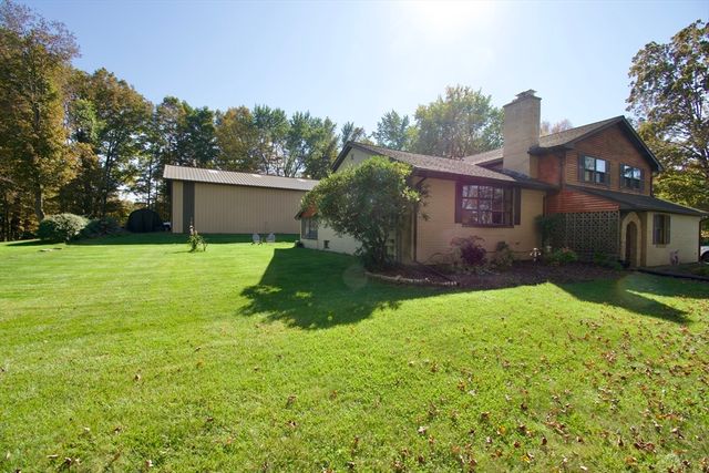 2 Barton St, Granby, MA 01033