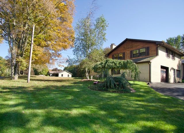 2 Barton St, Granby, MA 01033
