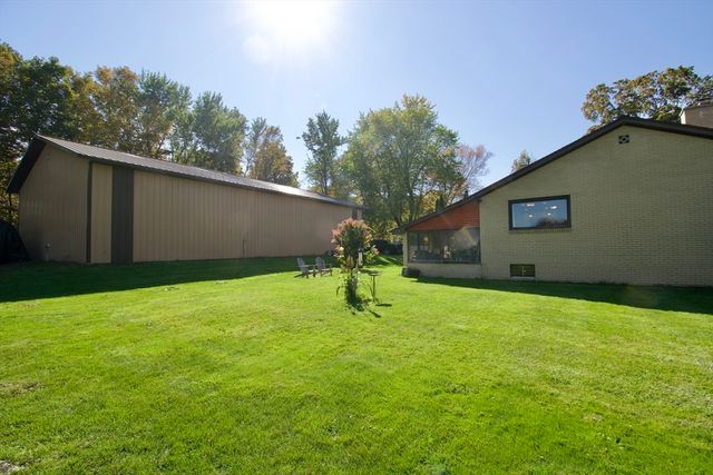 2 Barton St, Granby, MA 01033