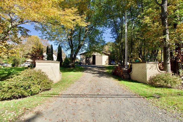 2 Barton St, Granby, MA 01033