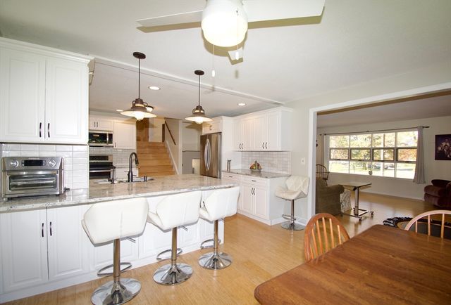 2 Barton St, Granby, MA 01033